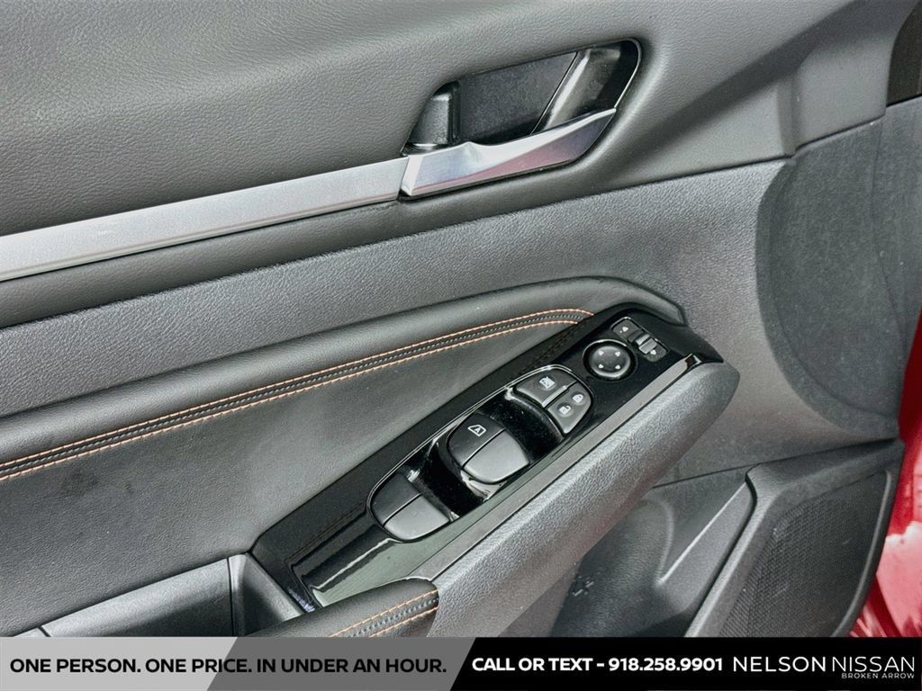 Used 2023 Nissan Altima 2.5 SR FWD image 17