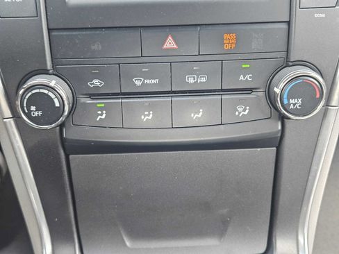 Used 2015 Toyota Camry LE FWD image 19