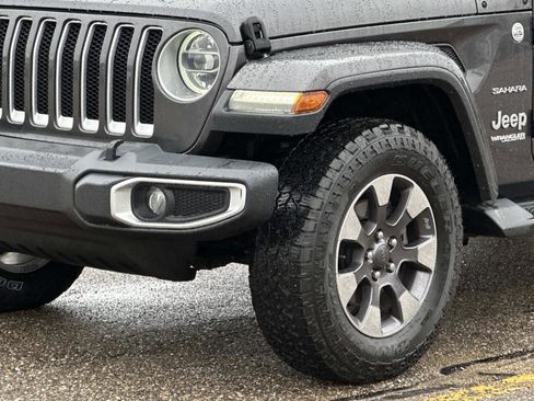 Used 2018 Jeep Wrangler Unlimited Sahara image 7