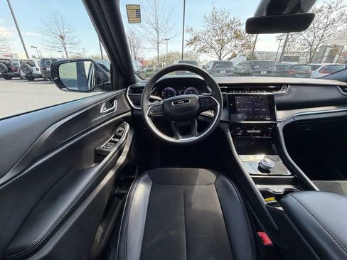 Used 2025 Jeep Grand Cherokee L Altitude image 19