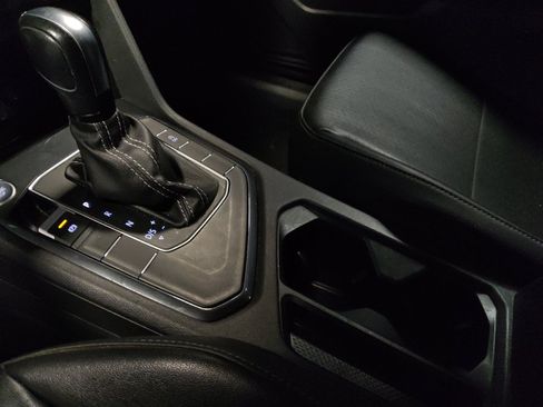 Used 2018 Volkswagen Tiguan SE w/ Front Fog Lights Package FWD image 26