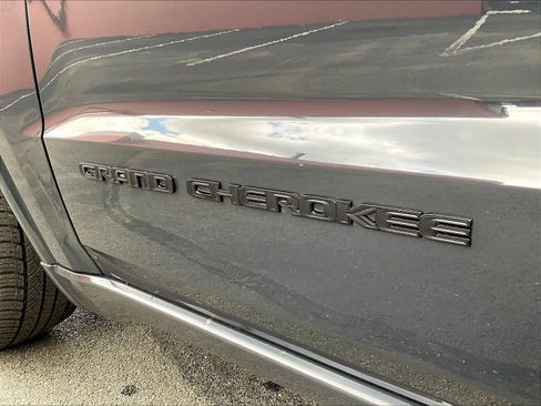 Used 2017 Jeep Grand Cherokee Altitude AWD/4WD image 24