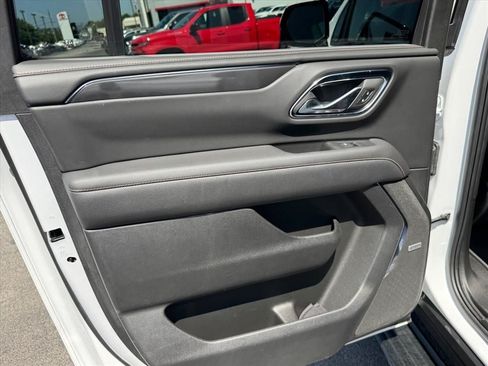 Used 2023 GMC Yukon XL AT4 w/ Technology Package AWD/4WD image 18