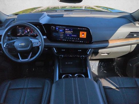 Used 2026 Chevrolet Suburban High Country AWD/4WD image 18