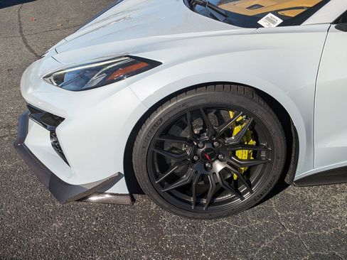 Used 2023 Chevrolet Corvette Z06 w/ Z07 Performance Package image 12