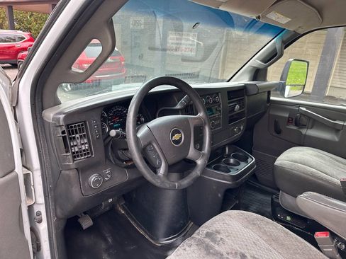 Used 2017 Chevrolet Express 3500 RWD image 13