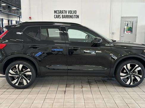 Used 2026 Volvo XC40 B5 Ultra w/ Protection Package Premier image 4