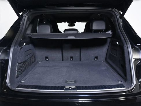 Certified 2022 Porsche Cayenne Turbo S AWD/4WD image 28