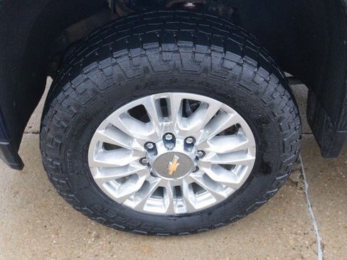 Used 2021 Chevrolet Silverado 3500 High Country w/ Technology Package image 12