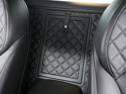 Used 2020 Bentley Bentayga Plug-In Hybrid AWD/4WD image 56