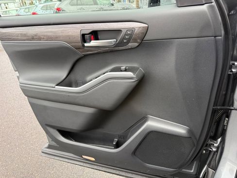 New 2026 Toyota Highlander Limited image 20