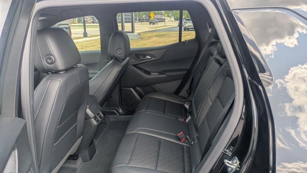 New 2027 Chevrolet Equinox LT w/ Convenience Package II AWD/4WD image 8