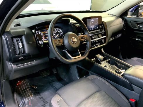 Used 2022 Nissan Pathfinder SV w/ SV Premium Package image 17