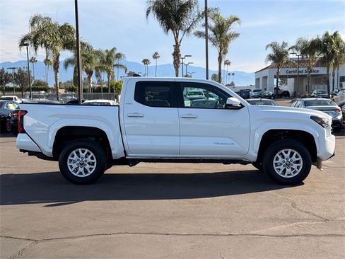 Used 2025 Toyota Tacoma SR5 image 4