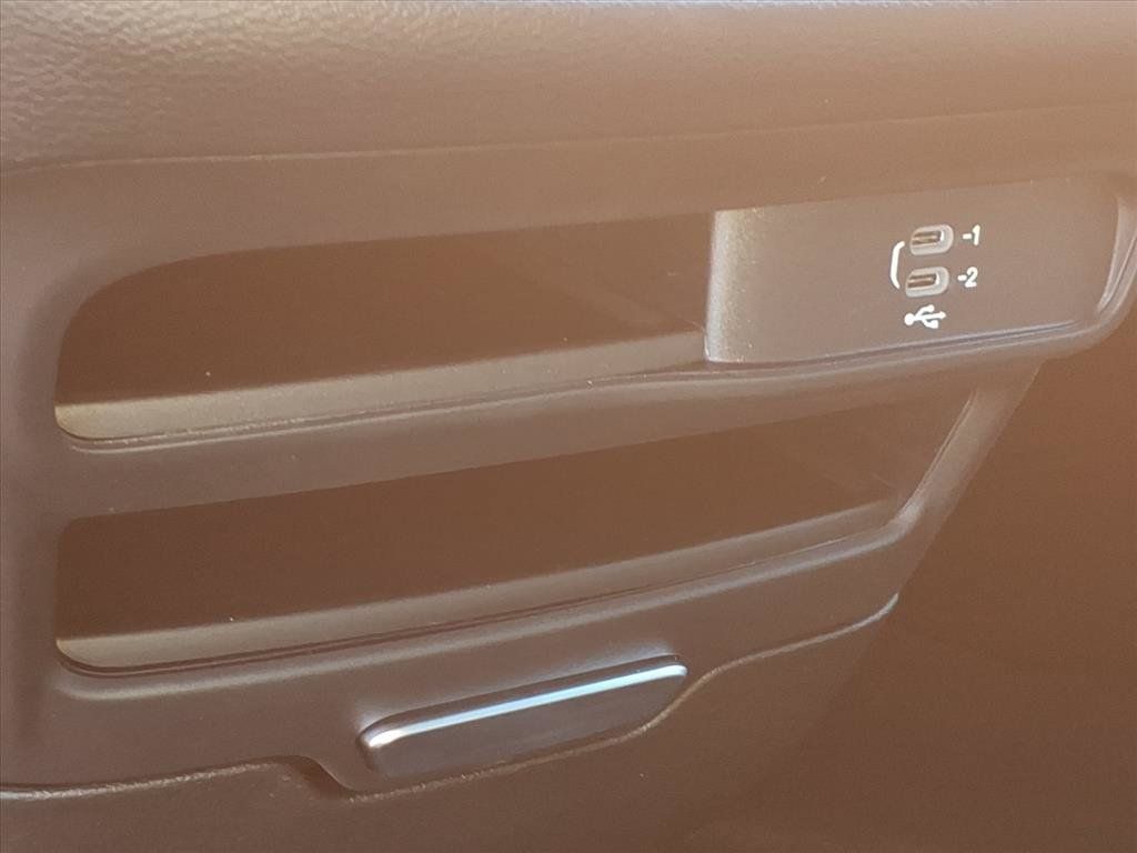 New 2027 Chrysler Pacifica Select FWD image 32