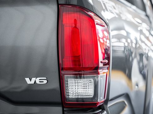 Used 2019 Toyota Tacoma TRD Sport image 21