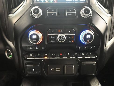 Used 2023 GMC Sierra 2500 Denali w/ Denali Black Diamond Edition AWD/4WD image 29