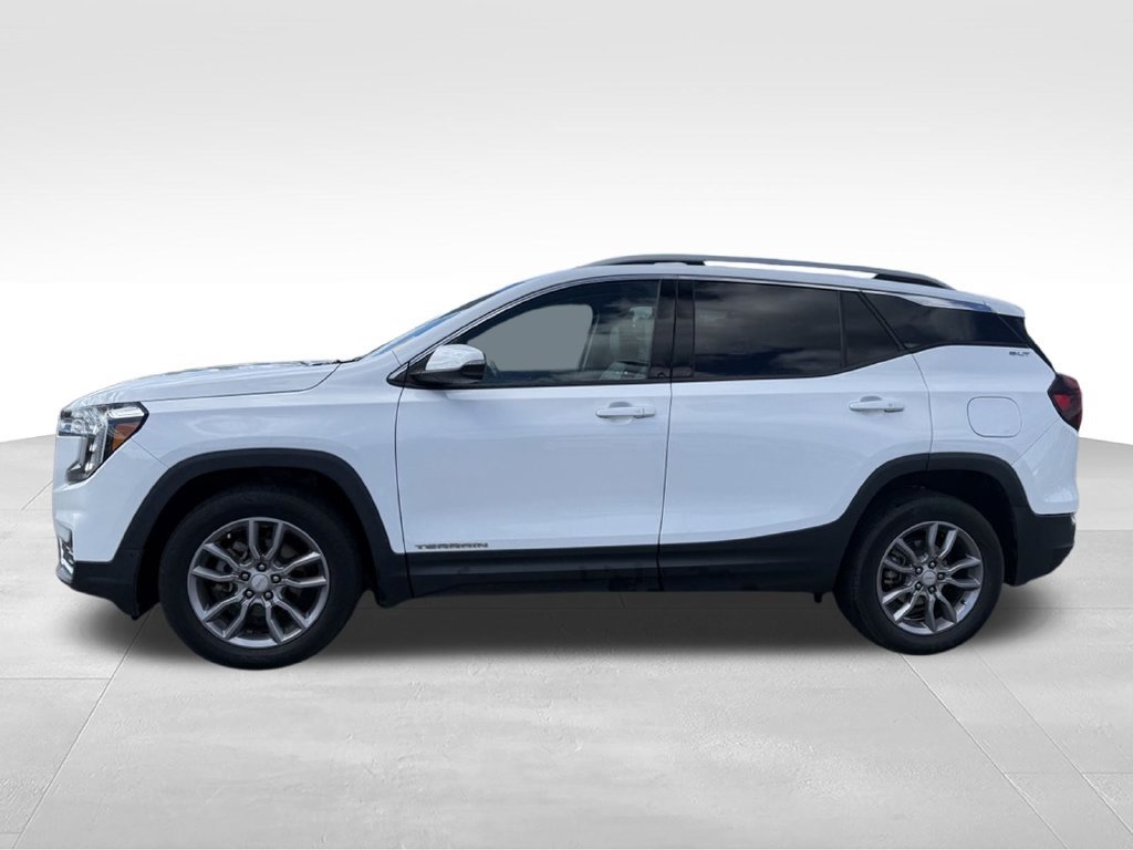 Used 2022 GMC Terrain SLT AWD/4WD image 2