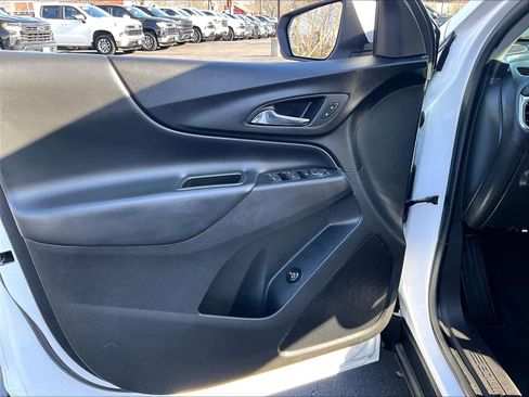 Used 2023 Chevrolet Equinox LT image 9