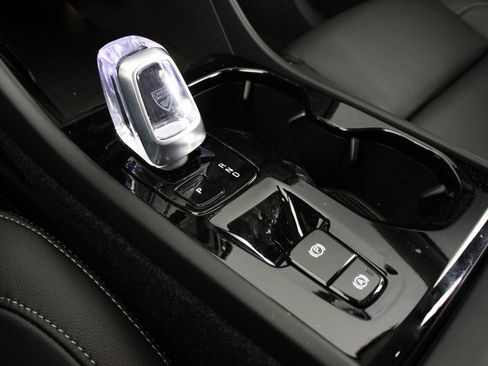 New 2026 Volvo XC40 B5 Plus w/ Climate Package image 7