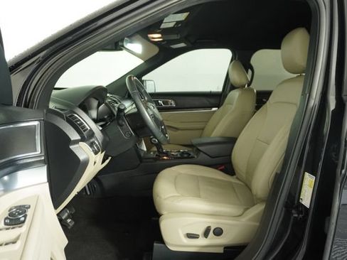 Used 2019 Ford Explorer Limited w/ Ford Safe & Smart Package FWD image 19