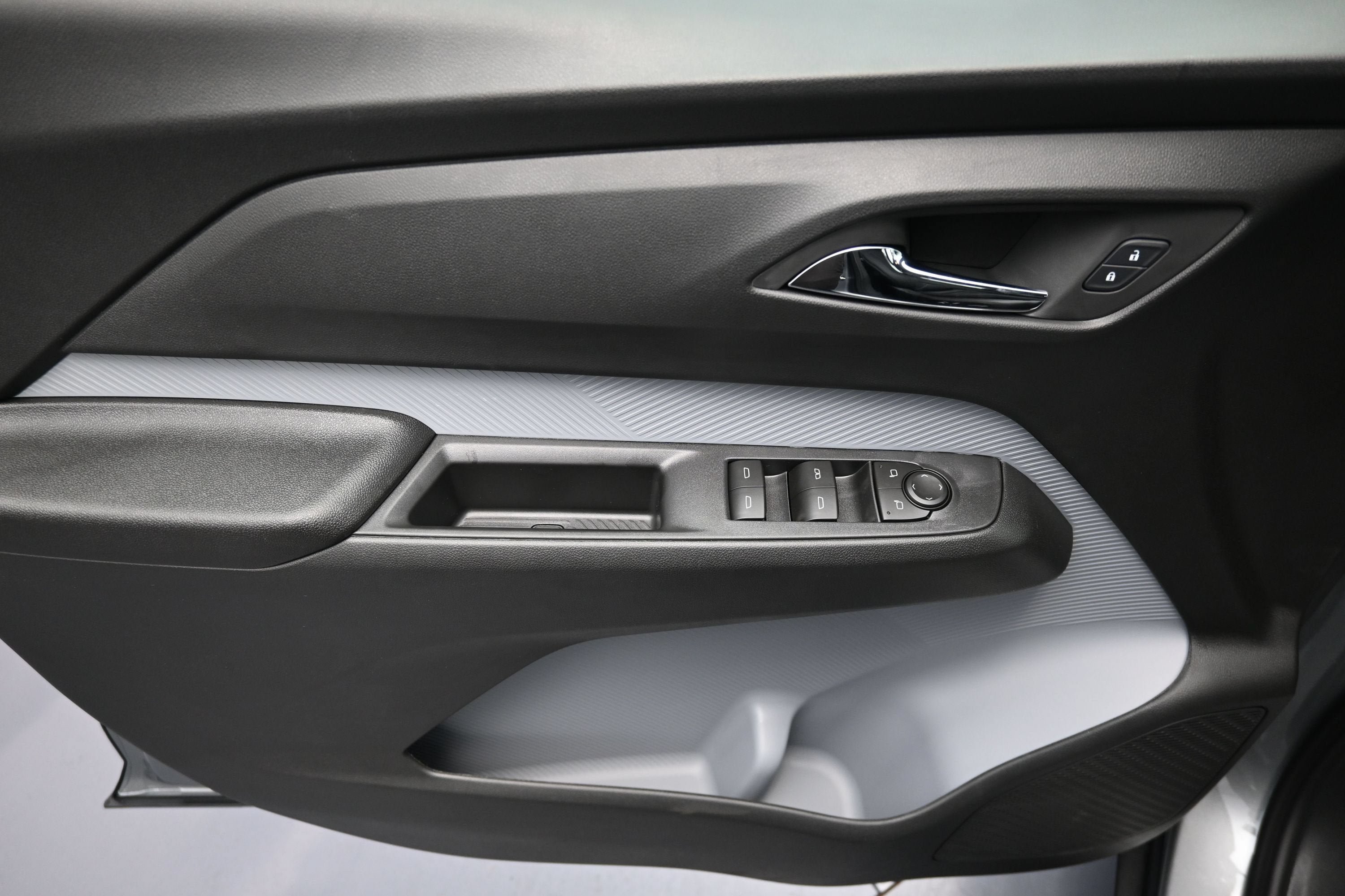 New 2027 Chevrolet Bolt LT w/ Comfort Package FWD image 15