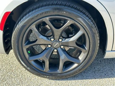 Used 2022 Chrysler 300 S w/ Comfort Group image 7