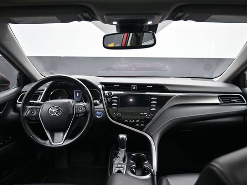 Used 2020 Toyota Camry SE w/ Sunroof Package FWD image 39