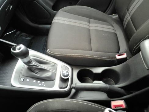 Used 2022 Hyundai Venue SEL w/ Cargo Package image 35