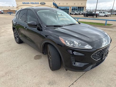 Used 2022 Ford Escape SE w/ SE Sport Appearance Package image 18