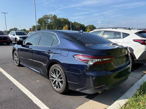 Used 2022 Toyota Camry XLE FWD image 4