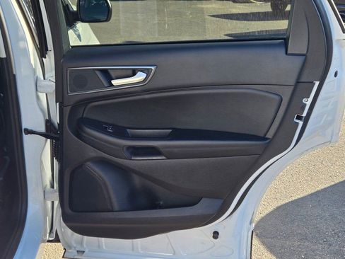 Certified 2024 Ford Edge SE w/ Black Appearance Package image 8