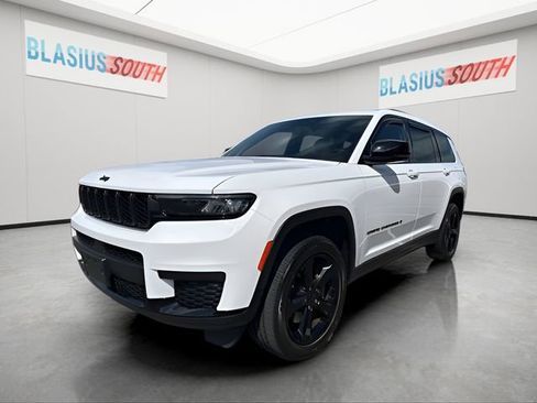 Used 2023 Jeep Grand Cherokee L Laredo AWD/4WD image 7