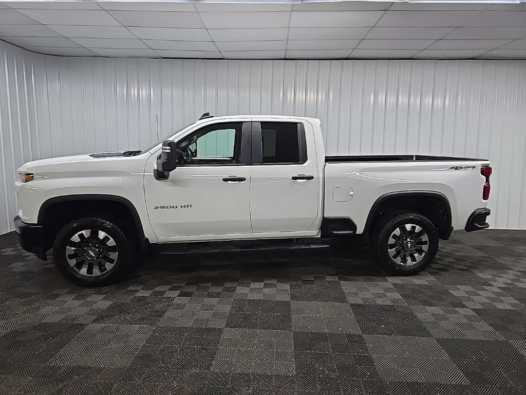 Used 2021 Chevrolet Silverado 2500 Custom w/ Custom Value Package AWD/4WD image 4
