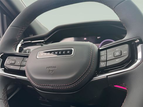 Used 2025 Jeep Wagoneer S Limited image 12