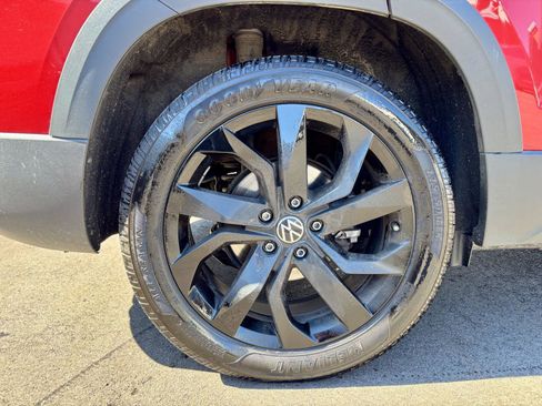 Used 2022 Volkswagen Taos SE image 42