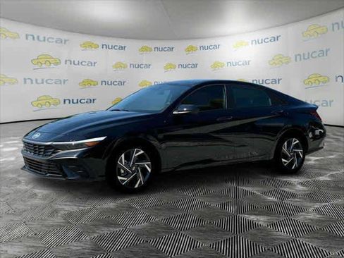 Certified 2025 Hyundai Elantra Sport image 3