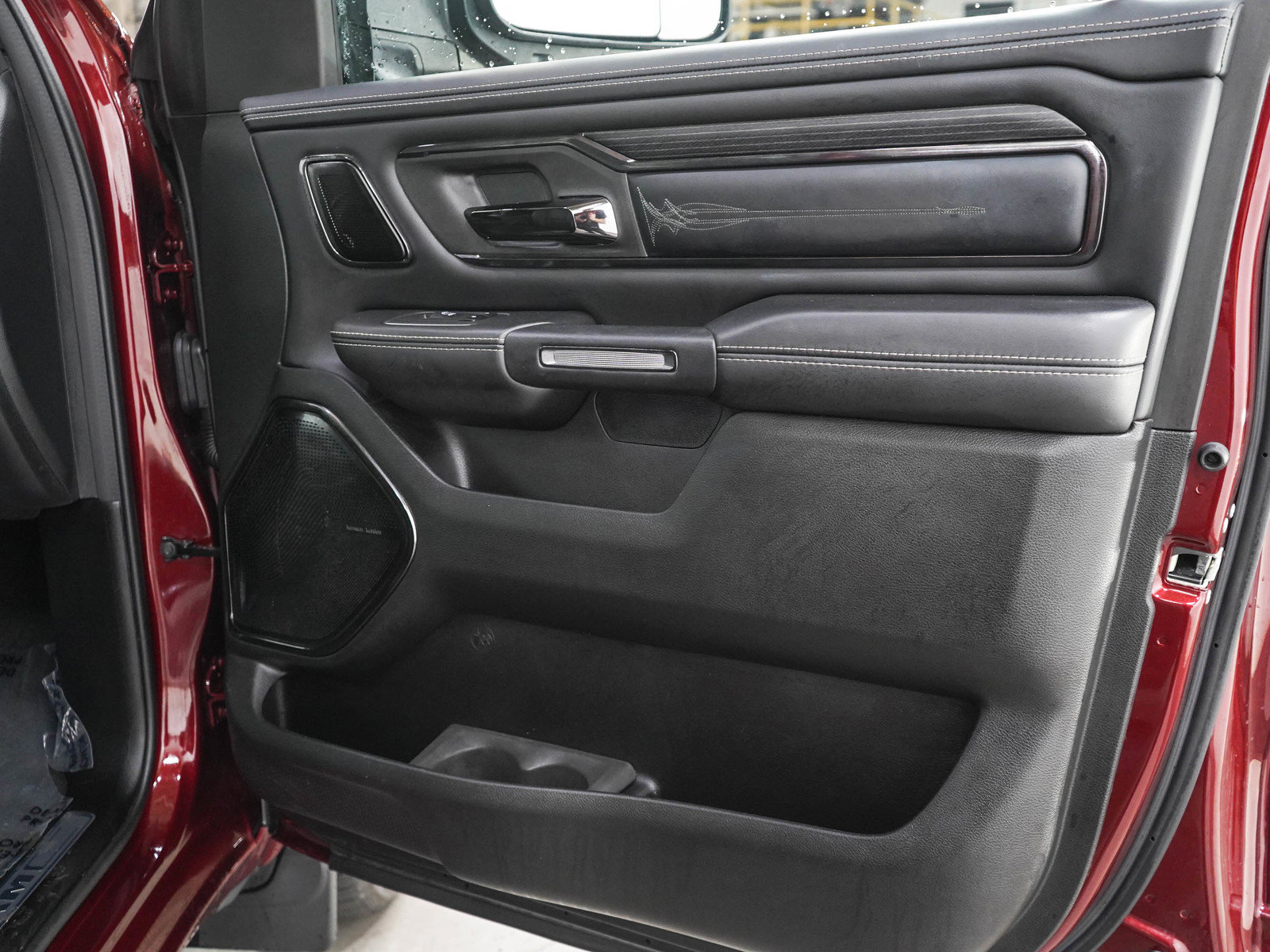 Used 2022 RAM 1500 Limited AWD/4WD image 9
