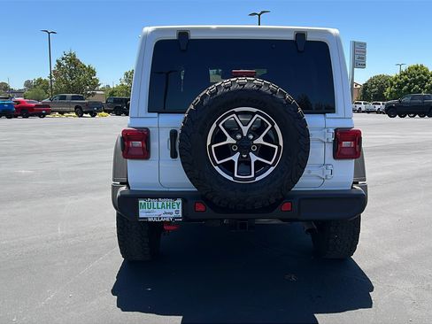 Used 2025 Jeep Wrangler Unlimited Rubicon AWD/4WD image 4