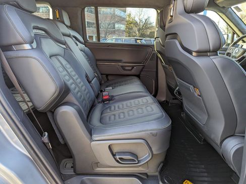 Used 2025 Rivian R1S Adventure image 32