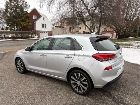 Used 2018 Hyundai Elantra GT image 6