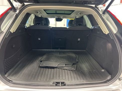Used 2020 Volvo XC60 T6 Momentum image 12