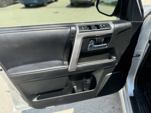 Used 2022 Toyota 4Runner TRD Sport AWD/4WD image 9