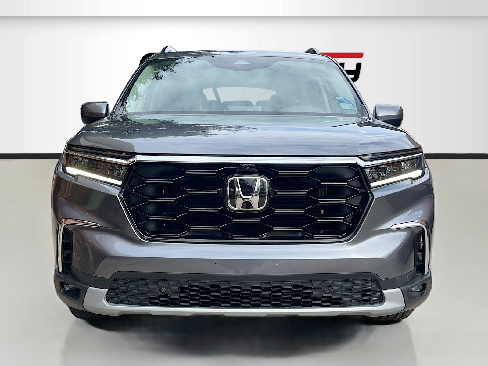 Used 2025 Honda Pilot Elite image 2