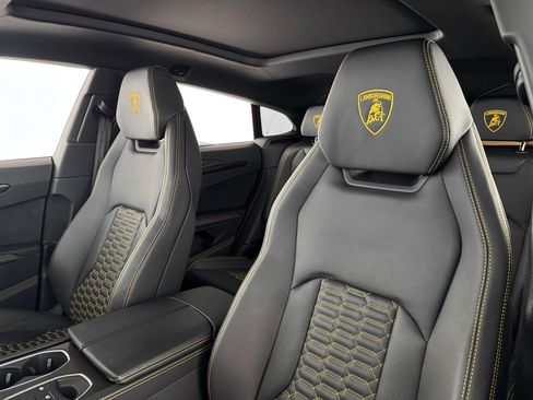 Used 2022 Lamborghini Urus image 16