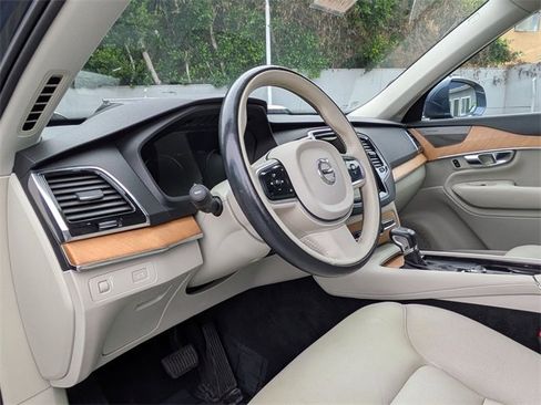 Used 2022 Volvo XC90 T6 Momentum w/ Advanced Package image 10