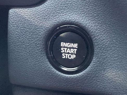 Used 2025 Toyota Tundra Limited AWD/4WD image 29