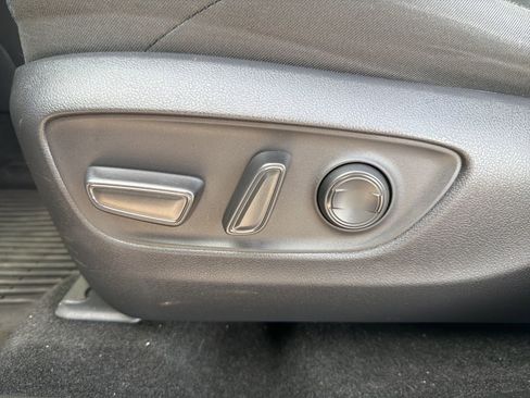 Used 2023 Toyota RAV4 SE w/ SE Grade Weather Package image 81