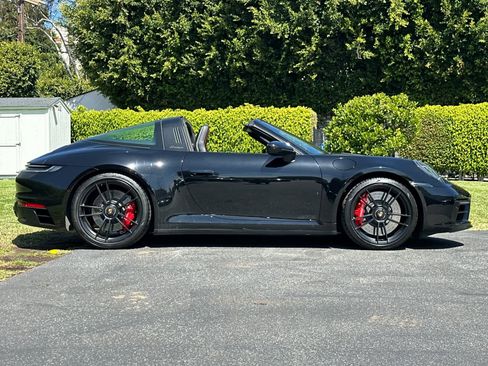 Certified 2023 Porsche 911 Targa 4 GTS AWD/4WD image 8