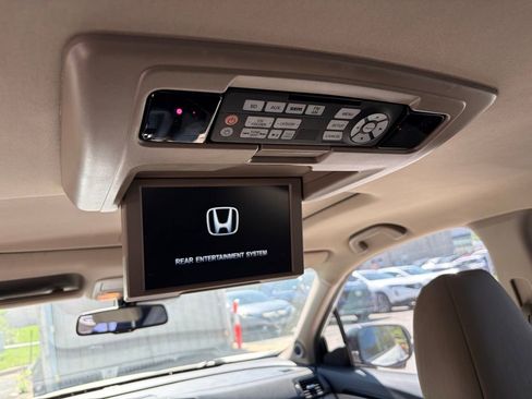 Used 2017 Honda Pilot Touring image 11